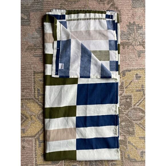 Room Essentials Blocked Colored Fabric Shower Curtain - Picture 2 of 6